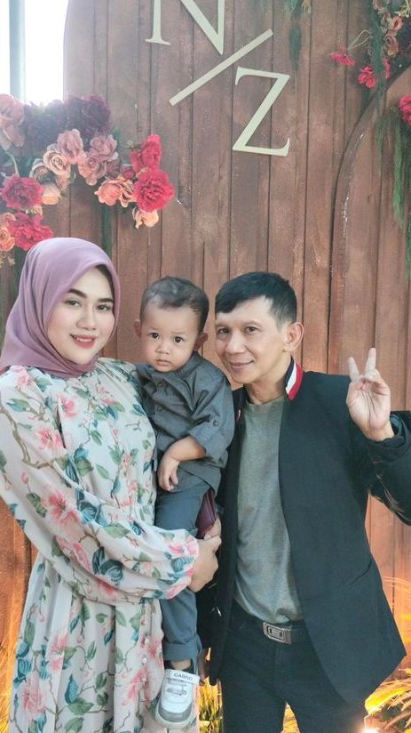 Keluarga Harmonis! Lama Tak Terdengar Kabarnya, ini Potret Terbaru Pelawak Ginanjar 'Empat Sekawan' Bersama Istri dan Anak