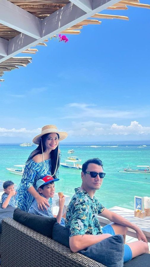 So Sweet! Potret Romantis Titi Kamal dan Christian Sugiono di Bali, Mengkhayal Punya Rumah Depan Laut untuk Masa Tua Nanti