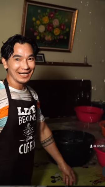 Masih Ingat dengan Chef Eddy Siswanto yang Dikeluarkan dari Masterchef? Ini Penampakan Rumahnya yang Viral Usai Plafon Jebol