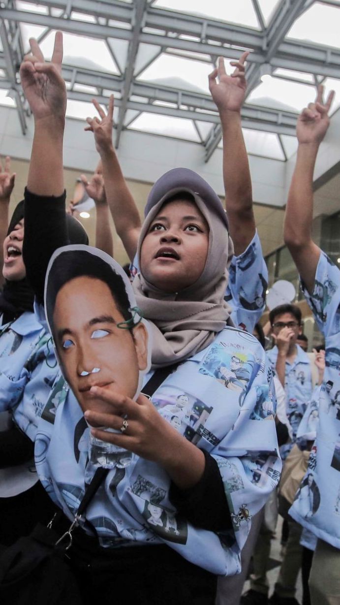 FOTO: Kaum Milenial Pendukung Capres dan Cawapres Mendominasi Jelang Debat Keempat Pilpres 2024