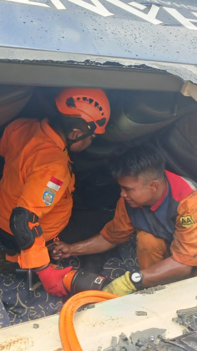 Kronologi Bus New Shantika Terjun dari Tol Pemalang, Dua Korban Meninggal Berhasil Dievakuasi