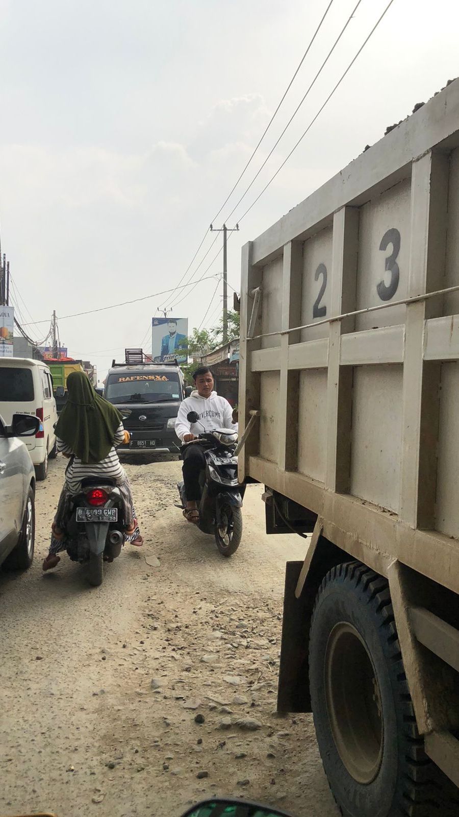 VIDEO: Emosi Meledak Warga Parung Panjang Curhat ke DPR Protes Jalan Rusak