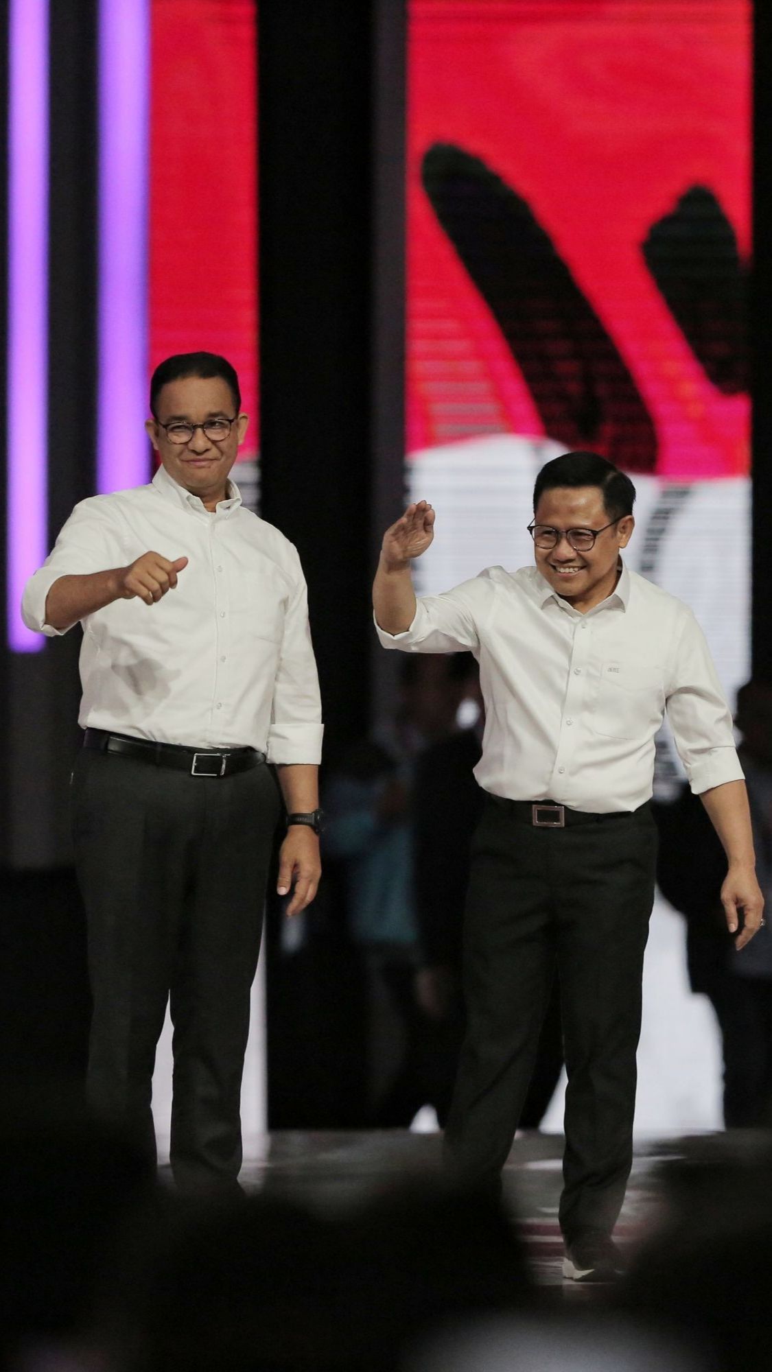 VIDEO: Live TikTok Usai Debat, Anies-Cak Imin Dapat Videotron Sentil Ijazah Asli