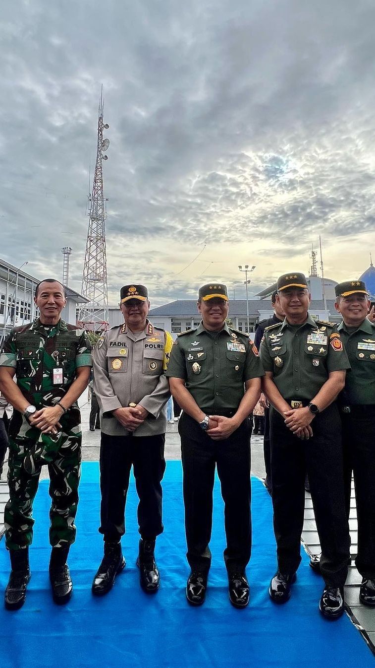 Mayjen Totok Bersama Jenderal TNI AD, AL & Komjen Polri, Ada Juga Bareng Sultan Tajir Melintir