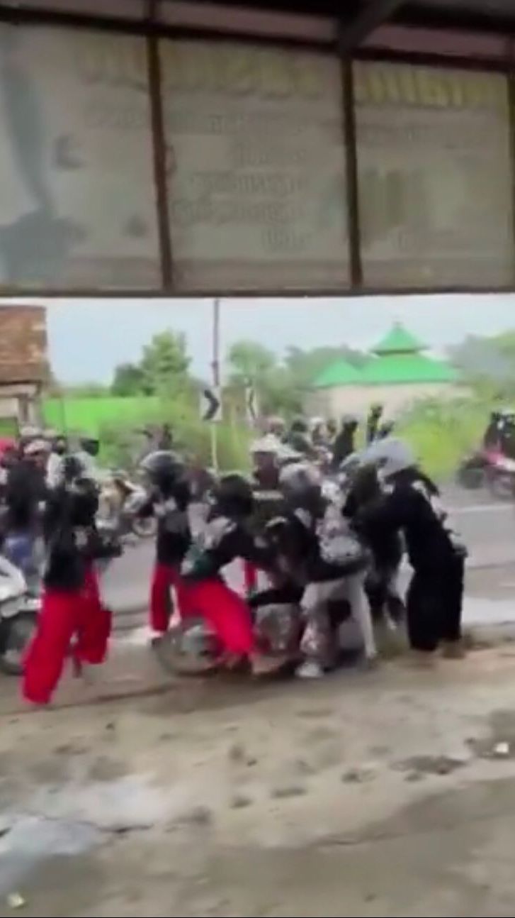 Aksi Anggota Perguruan Silat di Tuban Aniaya Pengendara Motor Tanpa Alasan Ini Viral, Miris