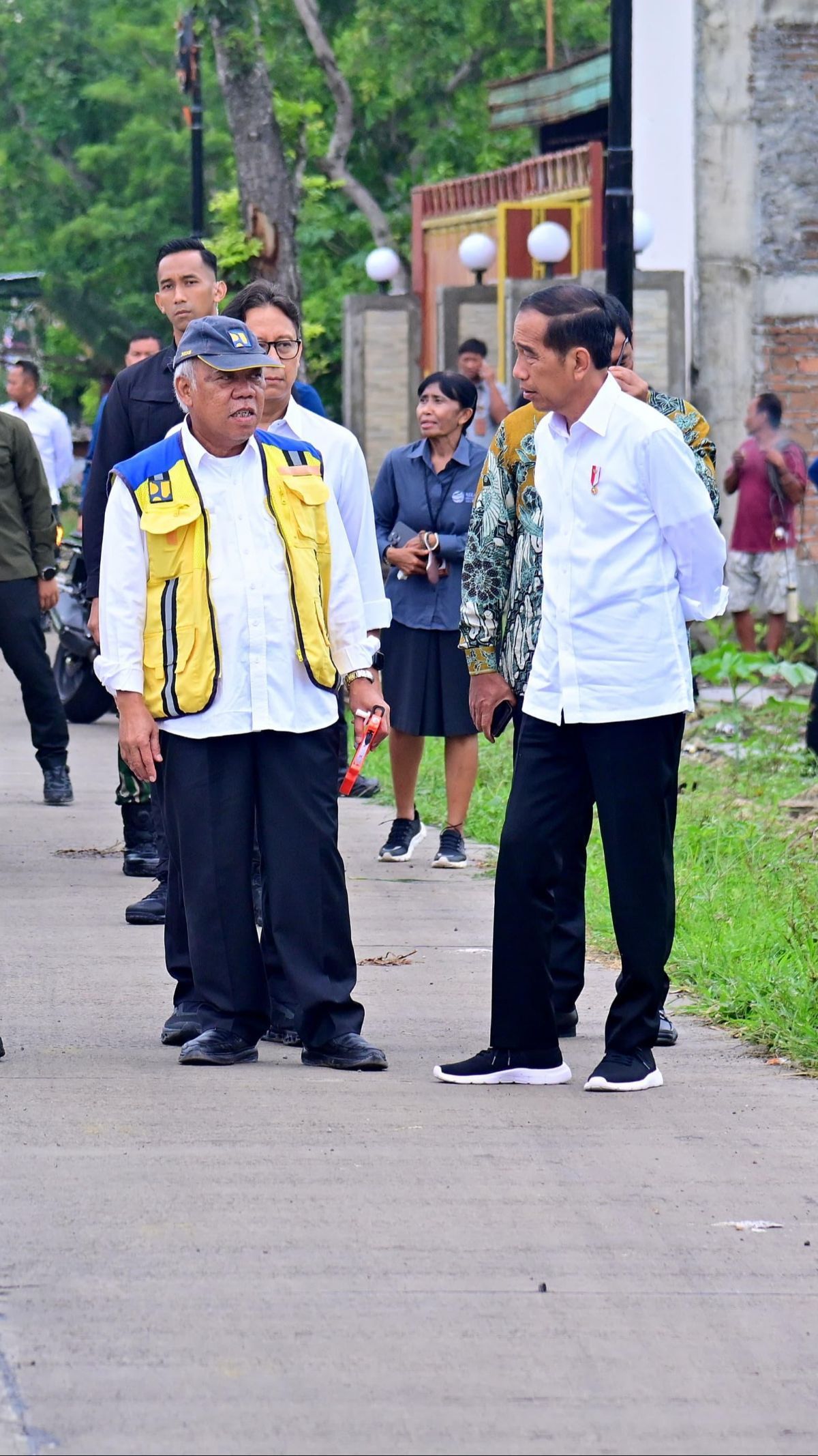 VIDEO: Diisukan Mundur, Pak Bas Dipamerkan Jokowi Saat Blusukan di 'Kandang Banteng'