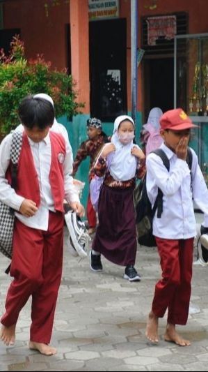 Ratusan Siswa SD Kepuh Cilegon Dipulangkan Gara-Gara Polusi Udara Bau Gas Kimia Pabrik