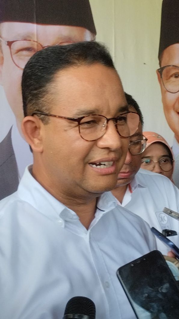 Anies Balas Kritikan Gibran soal Botol Plastik di Debat Cawapres: Bisikannya Salah Itu