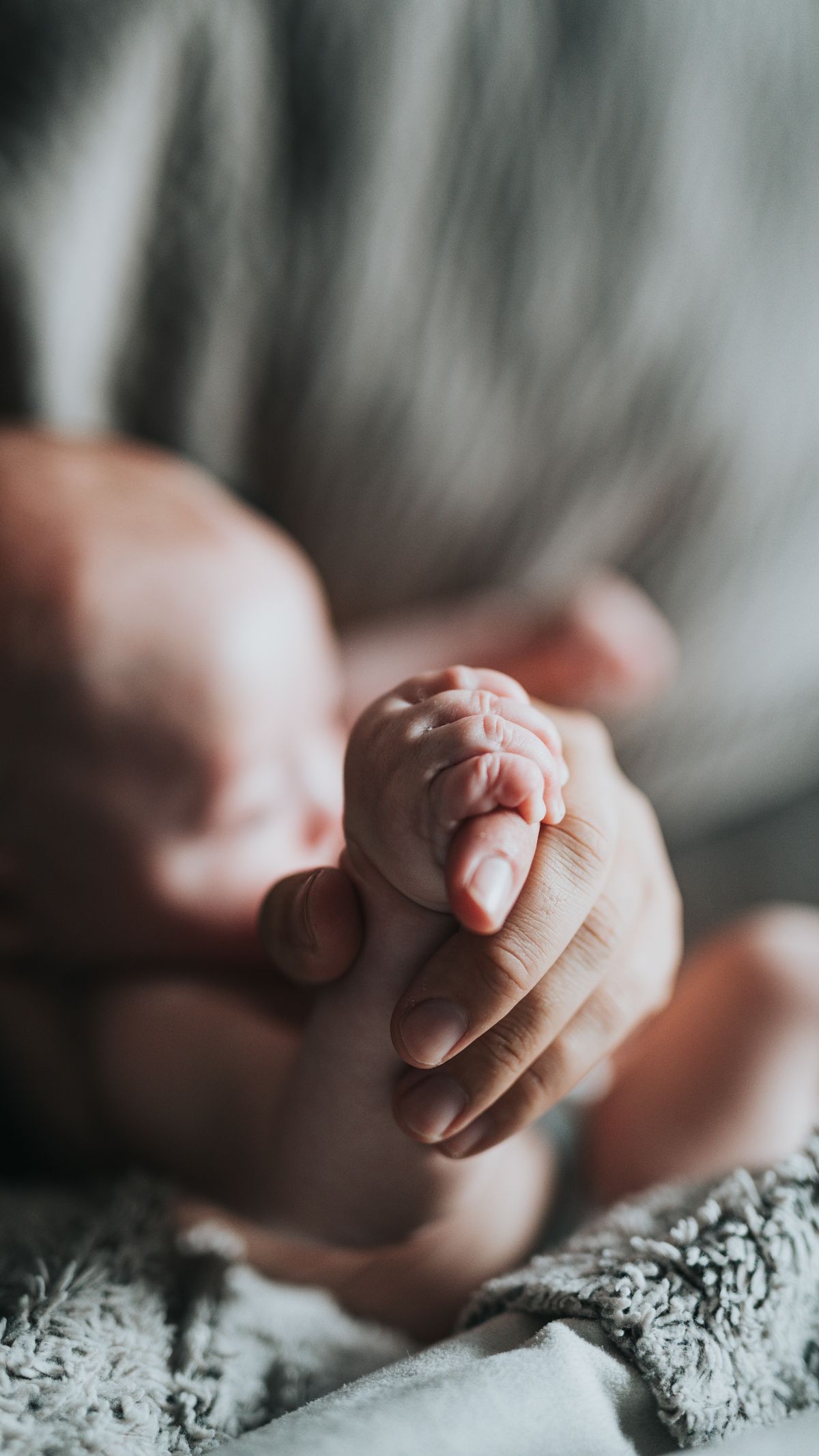 Cara Mengatasi Bayi Cegukan dengan Efektif, Kenali Penyebabnya