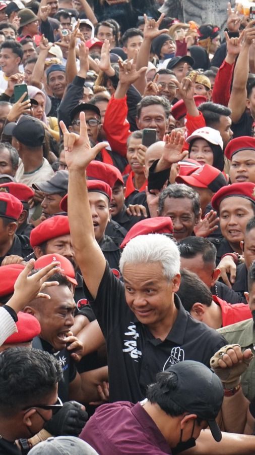 Momen Ganjar Hadiri Pesta Rakyat di Kendal, Sapa Ribuan Pendukung