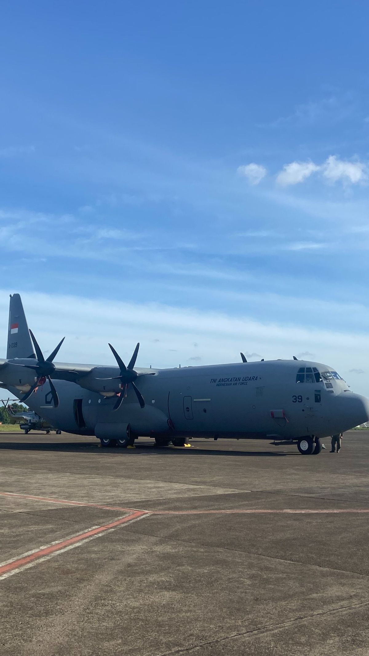 Jokowi Serahkan Pesawat Super Hercules, Heli Serbu & Helikopter Pendeteksi Kapal Selam ke Menhan Prabowo,