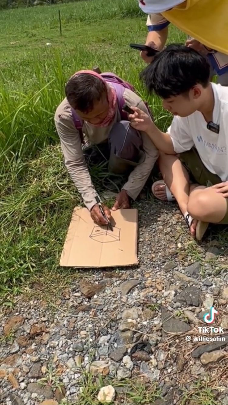 Petani Bekerja Tanpa Bayaran Ini Tiba-Tiba Diminta Gambar Keinginan oleh TikToker, Langsung Nangis Sujud Syukur saat Dikabulkan