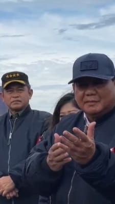 Pastikan Sehat, Prabowo Berjoget Silat Hingga Bikin Jokowi Semringah