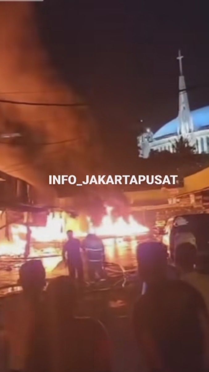 Delapan Kios Pasar Mobil Kemayoran Terbakar, Kerugian Capai Rp2,4 Miliar