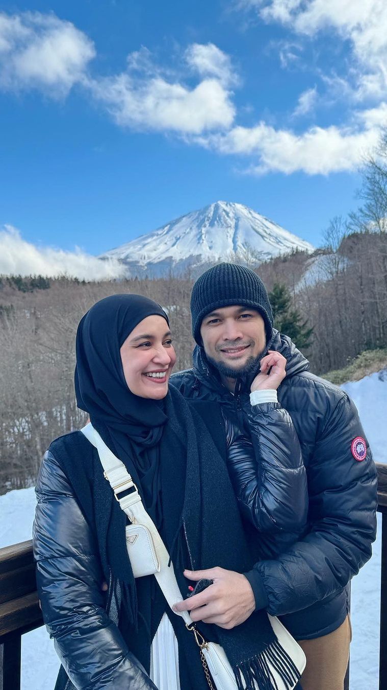 Foto-foto Mesra Shireen Sungkar dan Teuku Wisnu di Jepang, Romantis Banget Bikin Baper Netizen