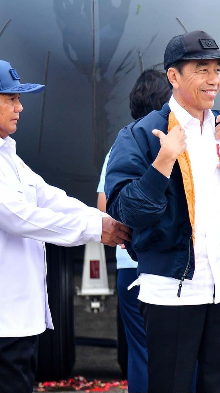 Makin Nempel, Momen Prabowo Rapikan Jaket Jokowi