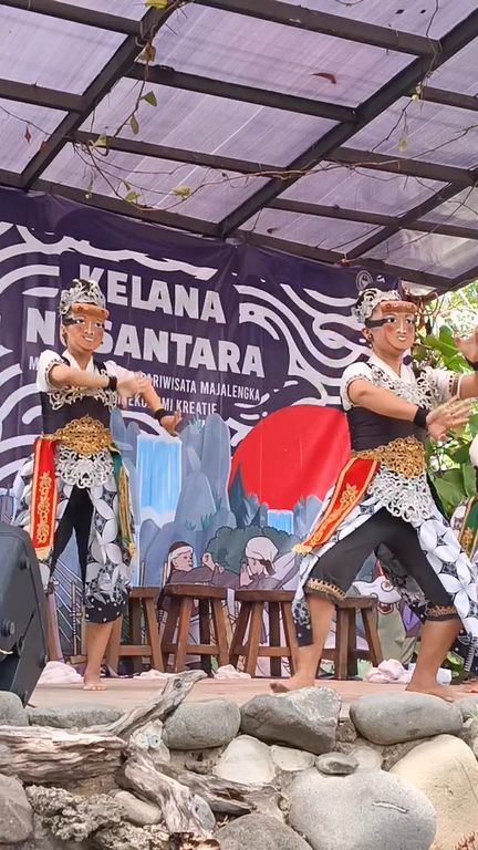 Beda dari yang Lain, Seni Tari Khas Majalengka ini Pakai Topeng Berbahan Genteng