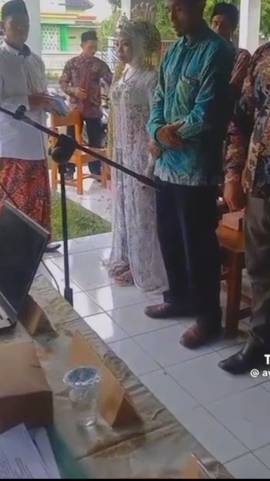 Viral Wanita di Rembang Ikut Pelantikan KPPS 2024 Usai Ijab Kabul, Masih Pakai Baju Pengantin