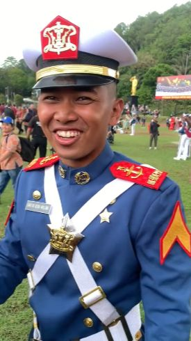 Bukan Orangtua, Perwira Muda Ini Kaget Didatangi Teman Tongkrongan Saat Wisuda Jurusan Akmil