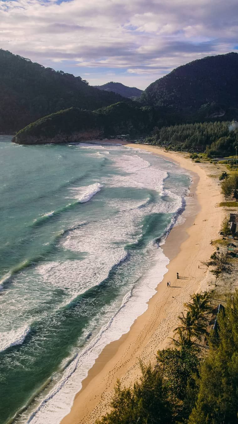 Liburan ke Pantai Lampuuk, Menikmati Indahnya Hamparan Pasir Putih di Banda Aceh