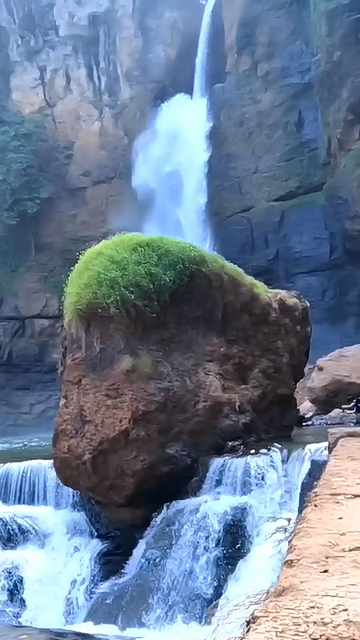 Kisah di Balik Indahnya Curug Cimarinjung di Sukabumi, Konon Ada Keraton Gaib