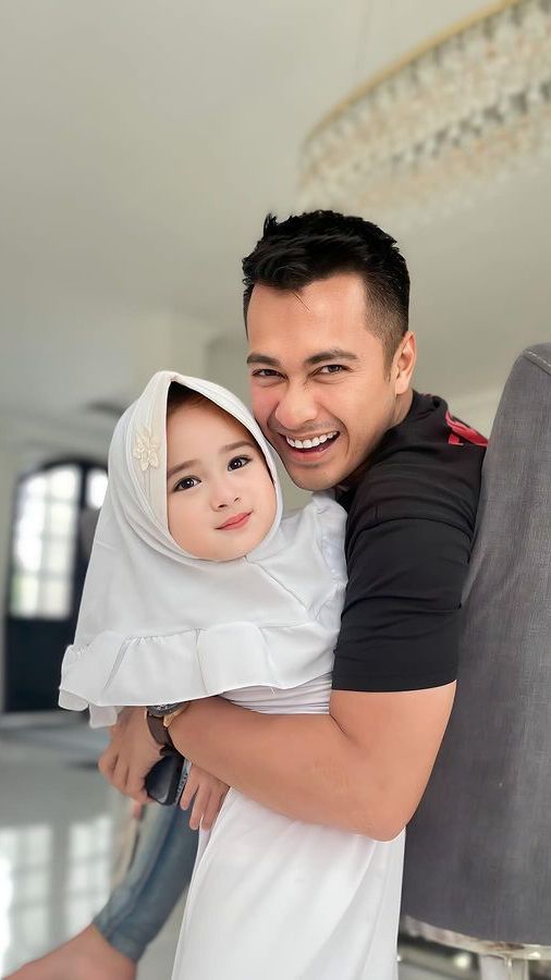 Potret Cantik Nichole Zalya Anak Sulung Eza Gionino, Disebut Bak Boneka