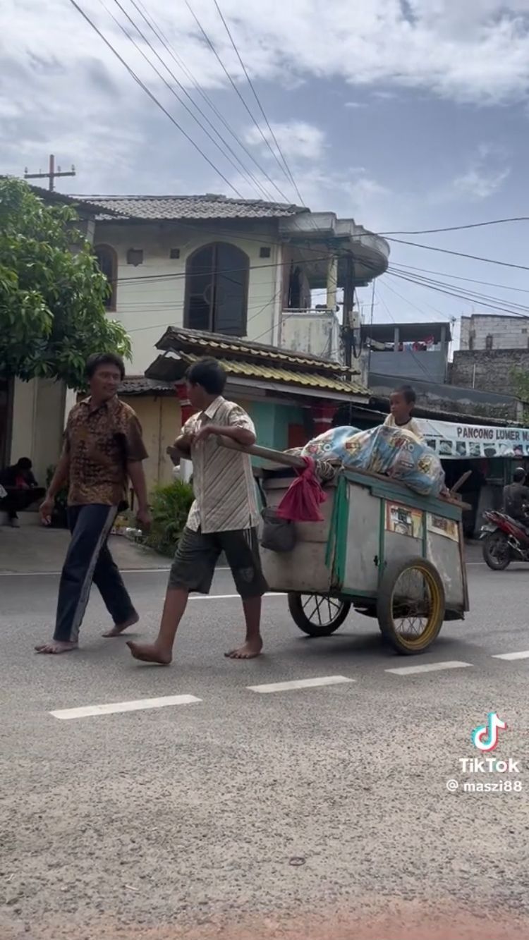 Rumah Kontrak dan Harus Nafkahi Lima Anak, Sosok Ayah Ini Kerja Sehari Penuh Hanya Dapat Rp 15 Ribu