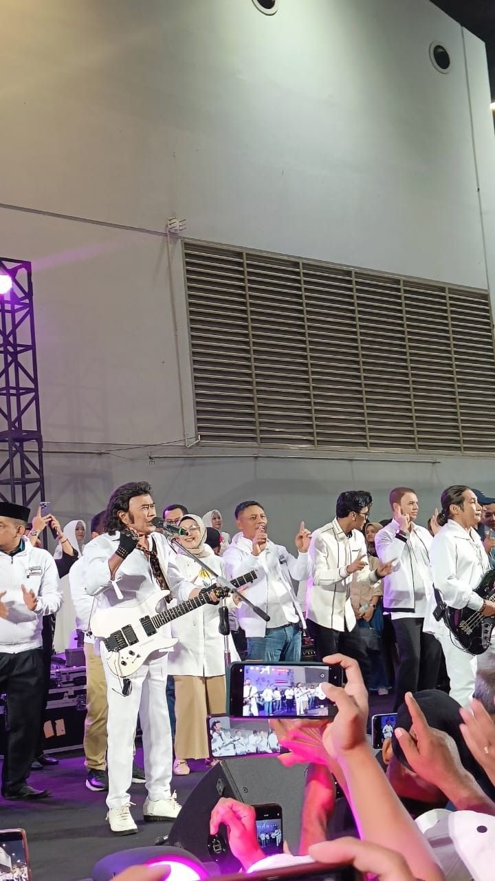 Anies-Cak Imin Goyang Dangdut Duet Bareng Rhoma Irama Nyanyi 'Perubahan'