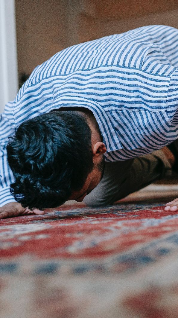 Sujud Tilawah adalah Sujud karena Adanya Ayat Sajdah, Berikut Bacaan dan Tata Caranya