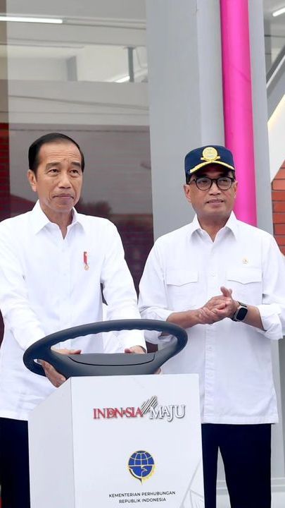 VIDEO: Jokowi Tegas Hapus Citra 'Preman' di Terminal, Reaksi Tawa Iriana Jadi Sorotan