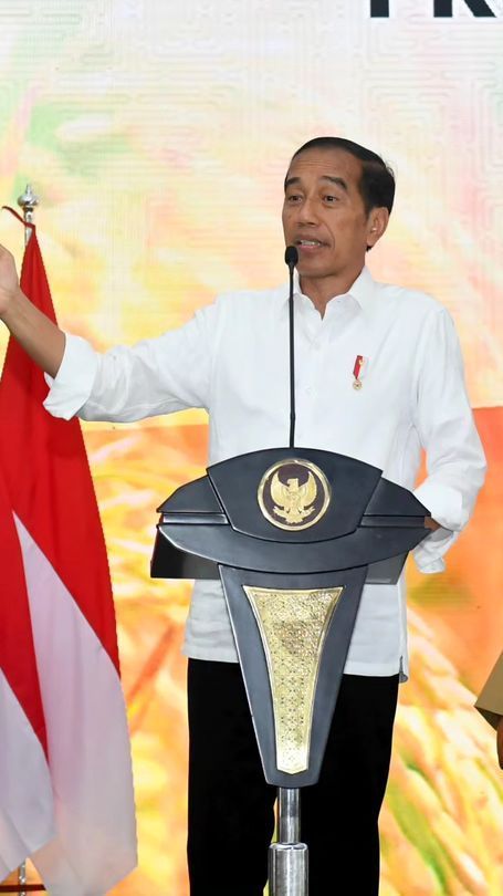 VIDEO: Momen Jokowi Disoraki Petani, Ceritakan Sulitnya Bahan Pupuk dari Rusia Akibat Perang