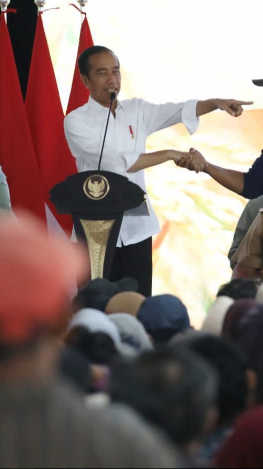 VIDEO: Jokowi Disoraki Petani, Ceritakan Sulitnya Bahan Pupuk dari Rusia Akibat Perang