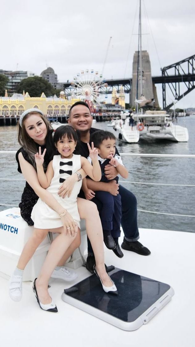 Potret Liburan Mewah Momo Geisha dan Keluarga di Australia, Naik Yacht