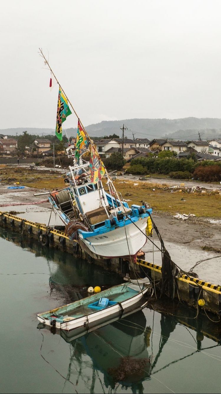 FOTO: Potret Kapal-Kapal Terjebak ke Daratan Setelah Tersapu Tsunami 1,2 Meter di Jepang