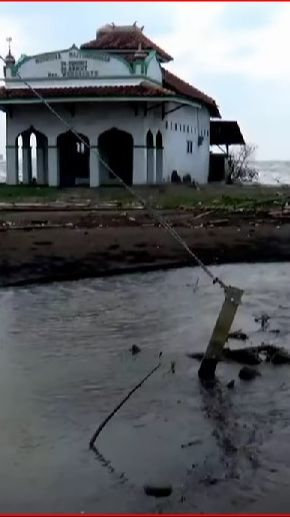 Kisah Kampung Mati Simonet Pekalongan, Ditinggalkan Penduduknya Karena Banjir Rob