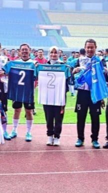 ASN Bekasi Berfoto Pamer Kaus Bola Nomor 2 Dianggap Dukung Capres-Cawapres, Ini Penjelasan Pj Wali Kota