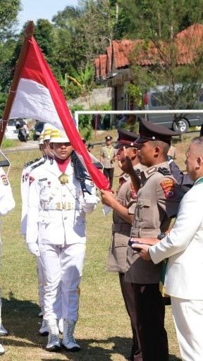 Usai Dilantik, Bripda Bagus dapat Pesan yang Mendalam dari sang Jenderal 'Kalau Sudah Jadi Anggota Polri Ingat Ortu'