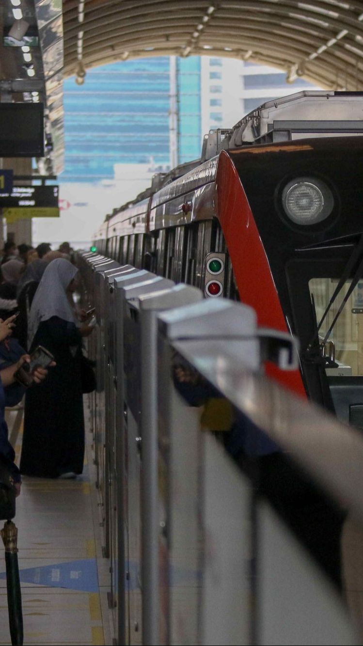 FOTO: Sukses Layani Jutaan Pengguna, LRT Jabodebek Jadi Objek Vital Nasional Perkeretaapian