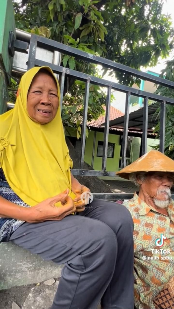 Viral Pasangan Lansia Penjual Sinom yang Lama Tak Dijenguk Anak Cucu, Kisahnya Bikin Pilu