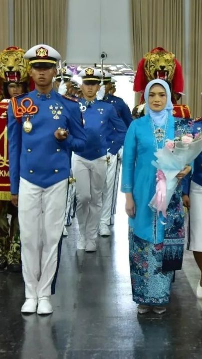 Sosok Anggun Ibu Asuh Taruna Taruni Akademi TNI, Suaminya Bintang 3 AL