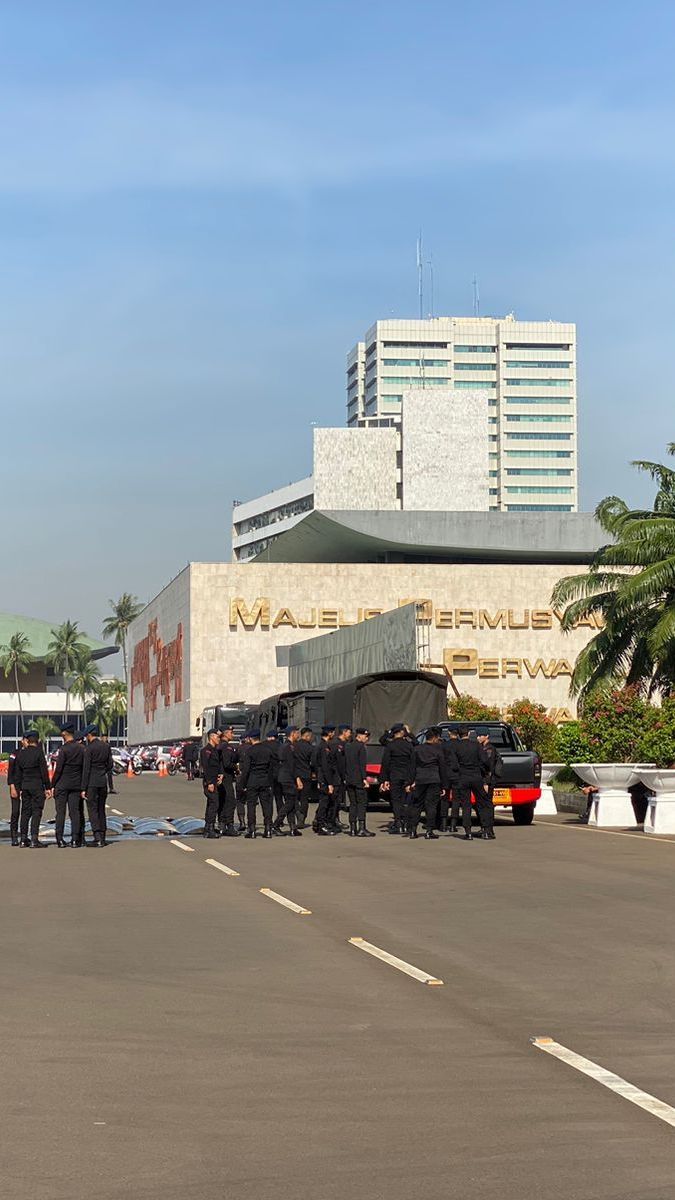 Hindari Jalan Gatot Subroto Arah Slipi, Ada Demo Kepala Desa Depan Gedung DPR