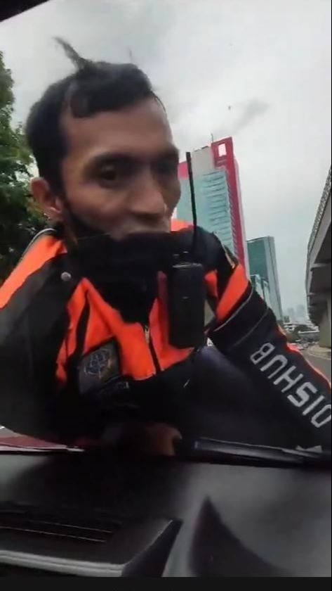 Viral Anggota Dishub Cekcok hingga Dibawa di Kap Mobil, Begini Duduk Perkaranya