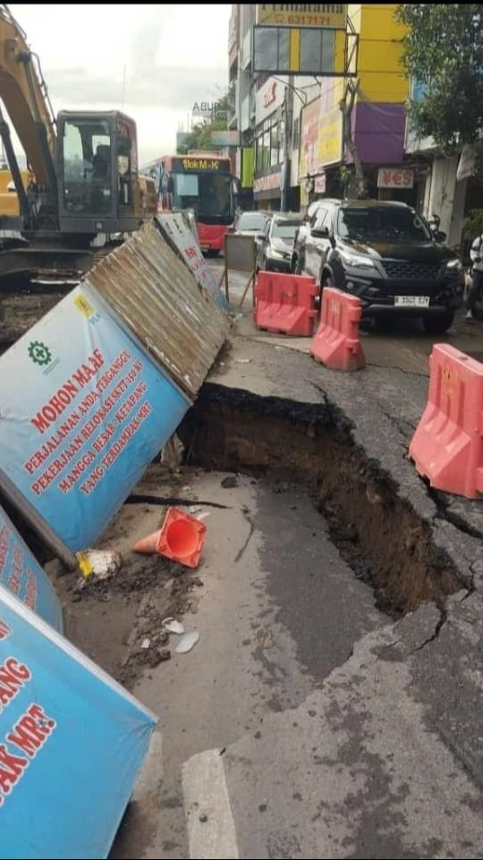 Jalan Ambles di Jakarta Barat, PT MRT Berdalih Bukan Dampak Pengerjaan Proyek