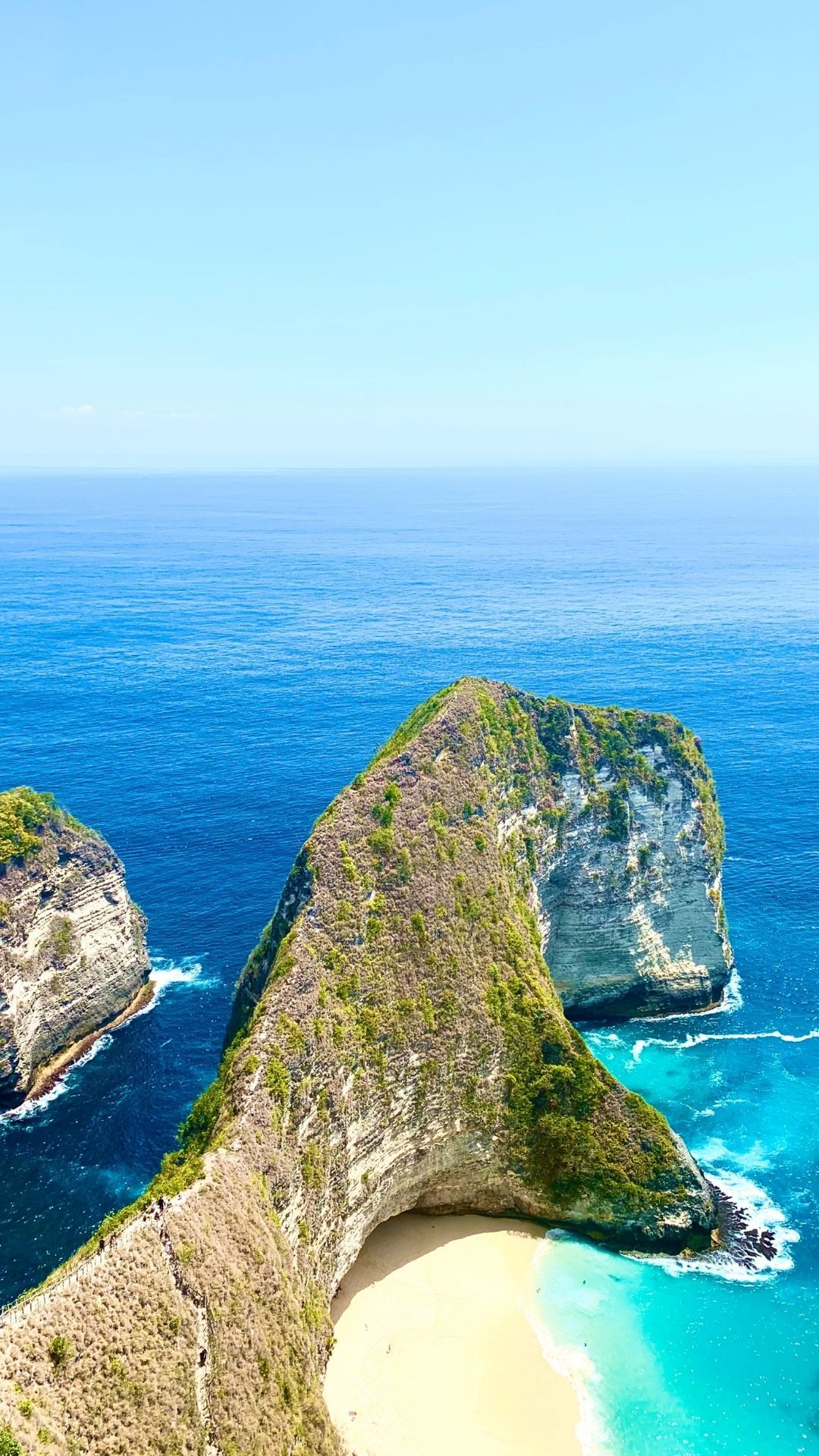 Nusa Penida, Pulau Kecil di Pinggir Bali yang Punya Banyak Keindahan Alam