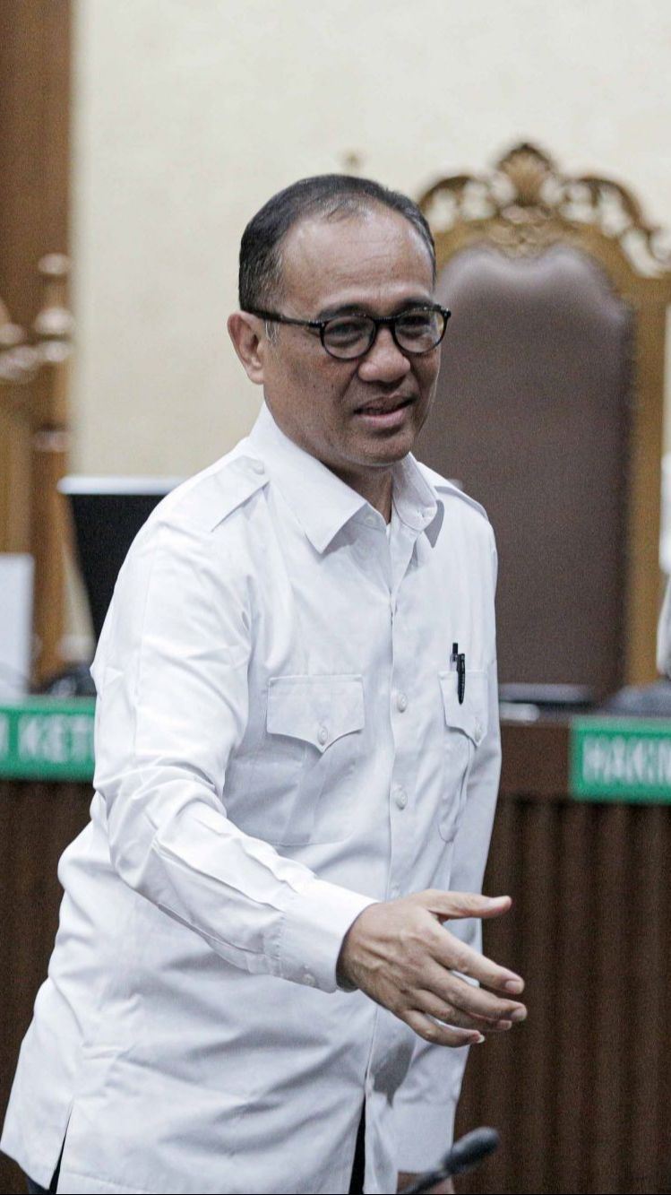 FOTO: Ekspresi Rafael Alun saat Majelis Hakim Menunda Sidang Putusan di Pengadilan Tipikor