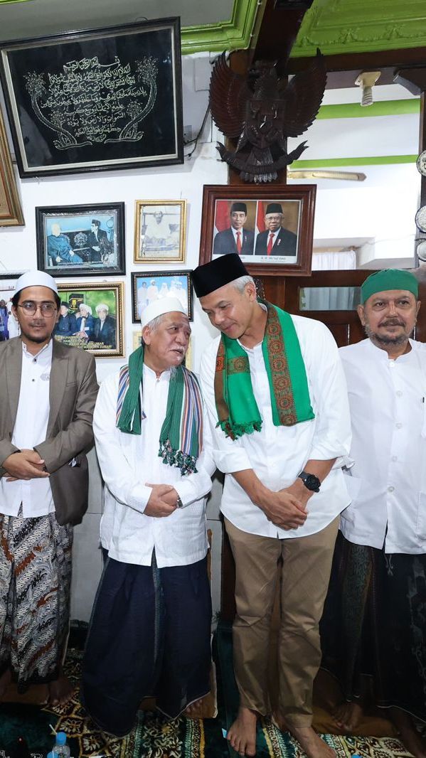 Ganjar Minta Doa ke KH Abdullah Ubab Maimoen: Dunia Sedang Tidak Baik