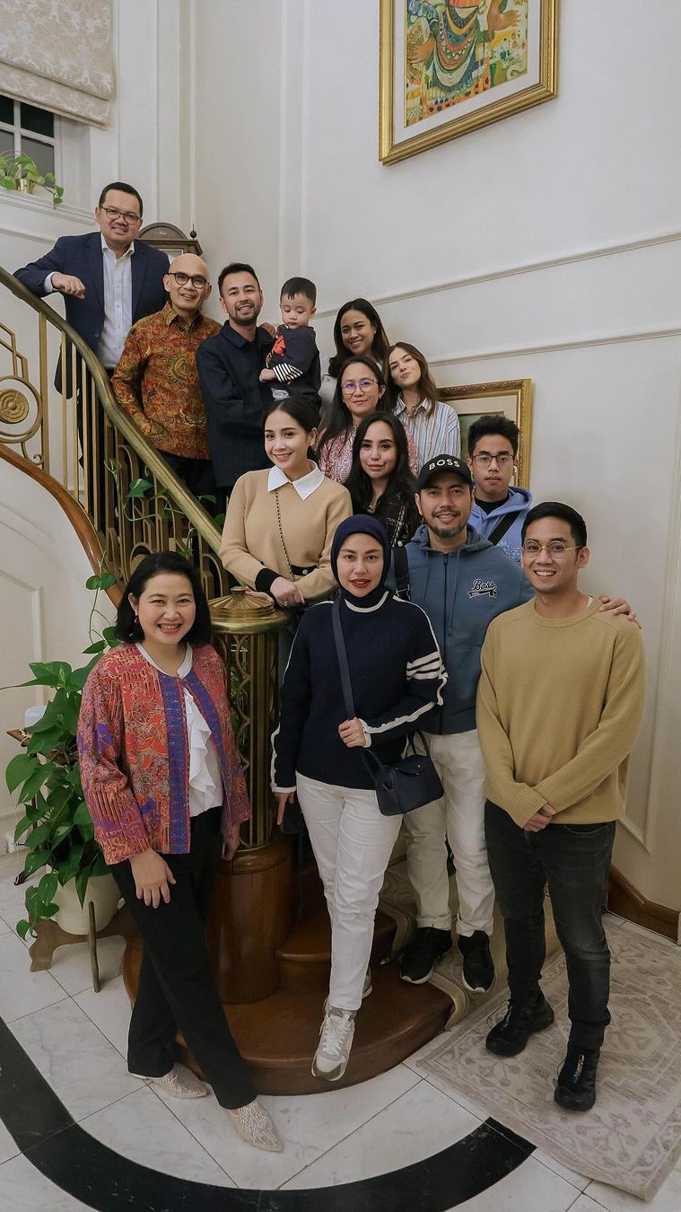 Raffi Ahmad Disopiri Dubes Indonesia di Inggris ke Hotel, Sultan Andara 'Aduh Pak Makasih Loh Dianterin'