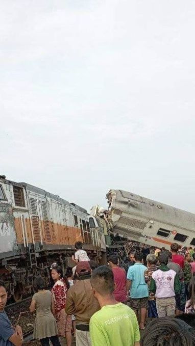 Detik-Detik Mencekam Tabrakan Kereta Api Turangga dan KA Lokal Bandung Raya