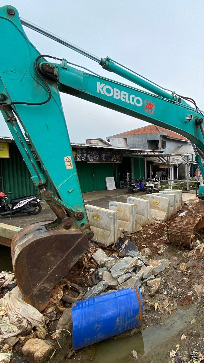 Warga Depok Teriak, Proyek Jembatan Mampang Tak Kunjung Selesai Bikin Macet Makin Menggila