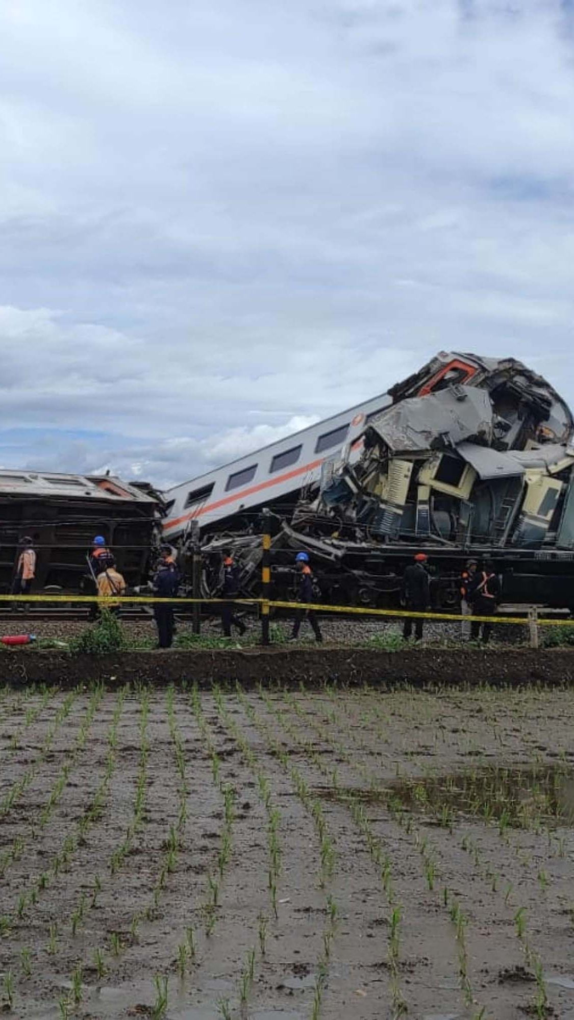 Doa Warganet untuk Korban Tabrakan KA Turangga dan Bandung Raya Mengalir